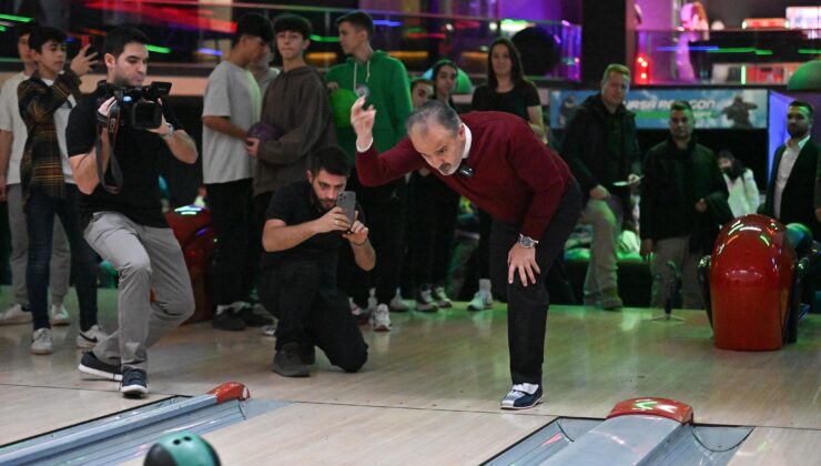 Liseliler bowlingle stres atıyor