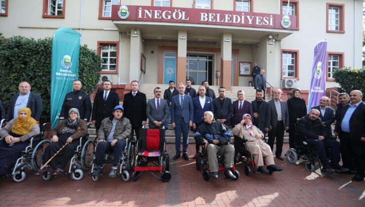 İnegöl Belediyesi Engelliler İçin 11 Araç Teslim Etti