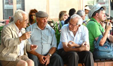 Türkiye’nin yaşlı nüfus oranı ilk kez çift hanelerde kaydedildi