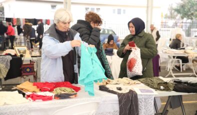 Bilinçsiz tüketime karşı ikinci el eşyaları takas ettiler