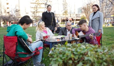 AK Parti Nilüfer Belediye Başkan adayı Çolak’ın gençlerle teknoloji ve müzik sohbeti