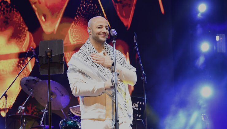 Maher Zain ilahilerini Osmangazi Meydanı’nda söyledi