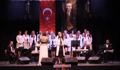 Hekimlerden beyaz önlükleriyle konser