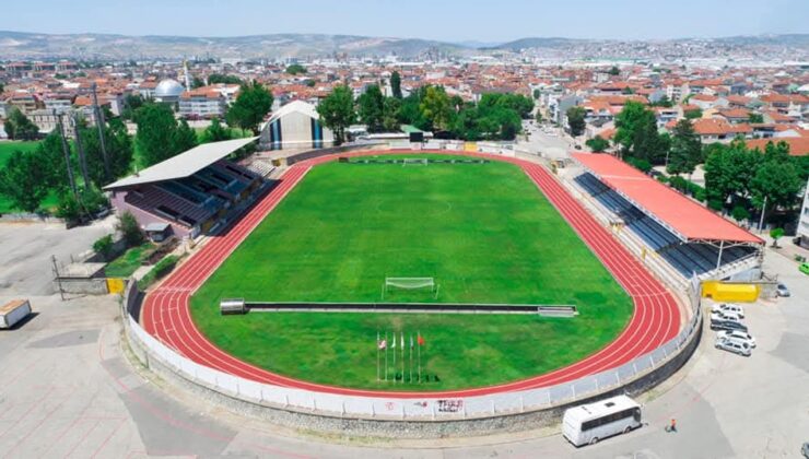 İnegöl ilçe stadyumu zemini bakıma alındı