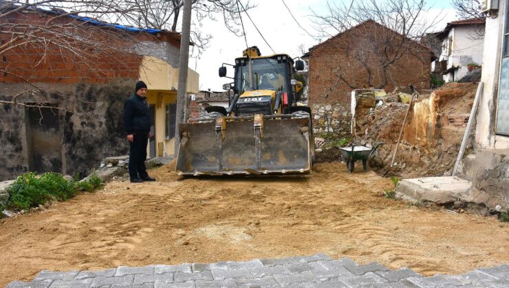 Gemlik’in yolları ve meydanları yenileniyor