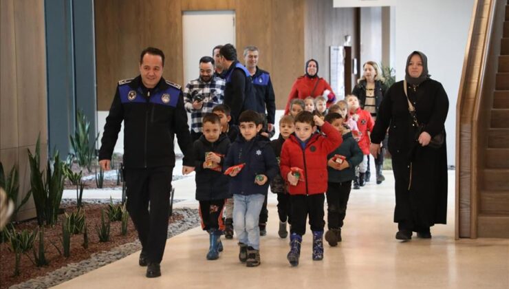 Öğrencilerden İnegöl Belediyesi’ne ziyaret
