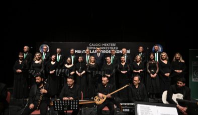 “Muhtarlar Korosu” Yıldırım’da konser verdi