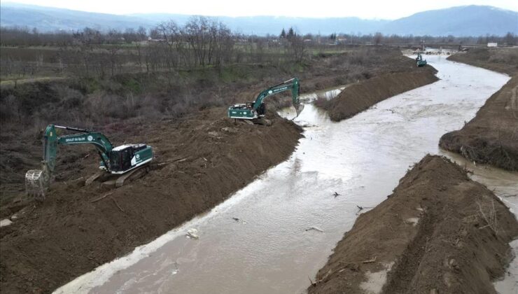 İnegöl’de akarsu ıslah çalışmaları sürüyor