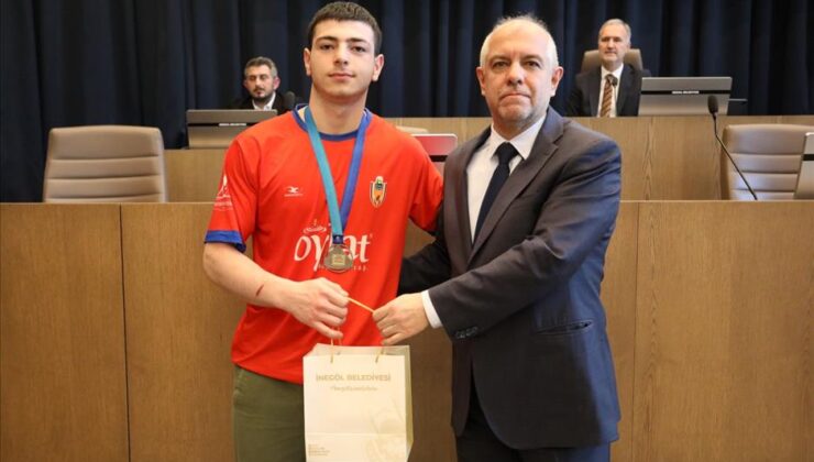 Sporculara ve örnek davranışa ödül
