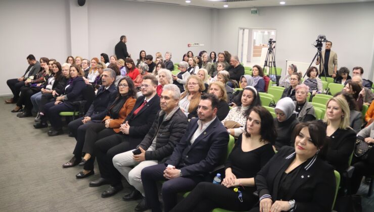 Siyasette ve sosyal hayatta kadının rolü konuşuldu