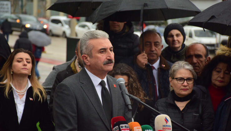 CHP Bursa, 18 Mart’ı Atatürk Anıtı’nda andı
