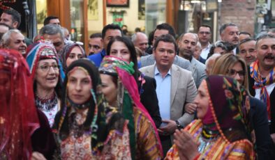 Osmangazi Belediyesi’nden geleneksel kına gecesi: Başkan Aydın katıldı