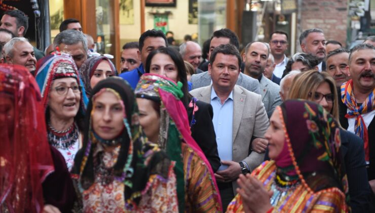 Osmangazi Belediyesi’nden geleneksel kına gecesi: Başkan Aydın katıldı