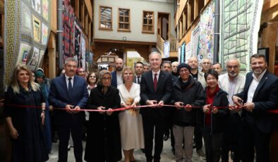 Ayfer Çakal’ın eserleri İnegöl’de sergileniyor