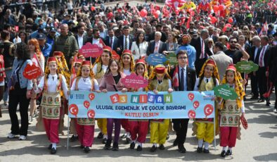 Bursa’da çocuklar 23 Nisan’ı şenlikle kutladı