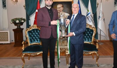 Bursaspor Başkanı Çelik Bozbey’i ziyaret etti