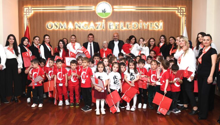 Başkan Aydın çocuklarla 23 Nisan’ı kutladı