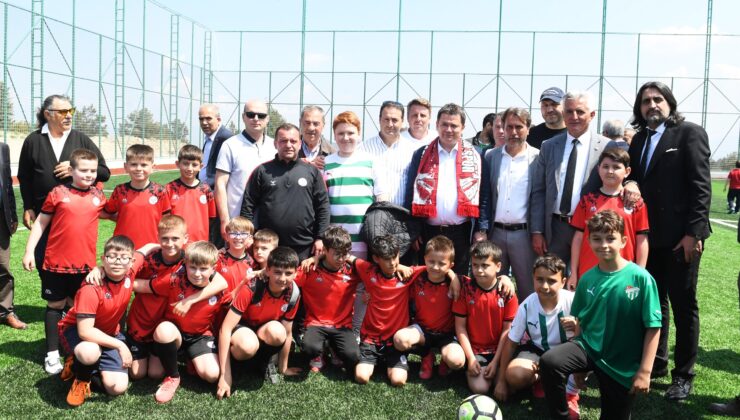 Osmangazi’de yeni futbol sahası hizmete açıldı