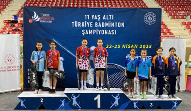 Genç badmintoncular Türkiye dereceleriyle döndü