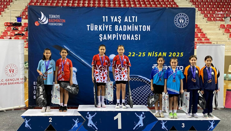 Genç badmintoncular Türkiye dereceleriyle döndü