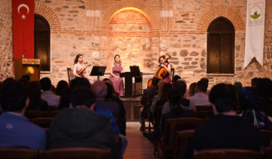 Sanatseverler Terra Trio konserinde buluştu