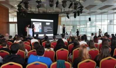 Bursa Erkek Lisesi Girişimcilik zirvesi gençleri buluşturdu