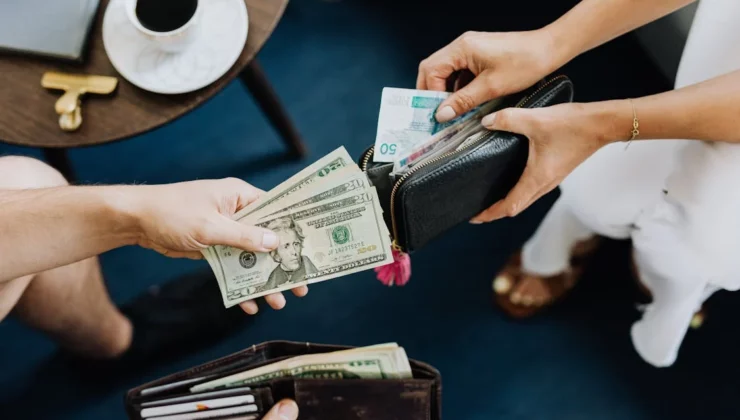 İstanbul’da dolar ve euro yükselişle başladı