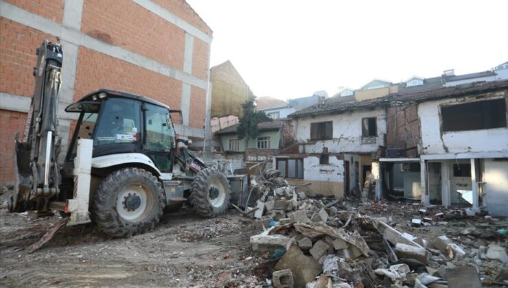 Başkan Taban: İnegöl’de 37 bina kamulaştırıldı, otopark ve oyun alanları oluşturuldu