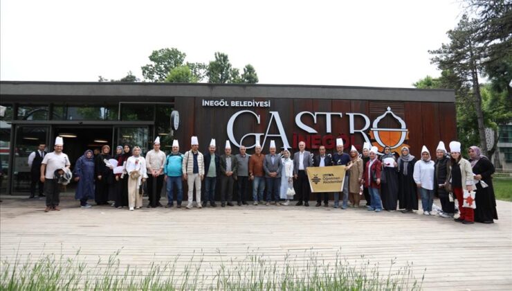 İnegöl’de “Şehir ve Gastronomi” buluşması: Öğretmenler piyaz yapımını öğrendi