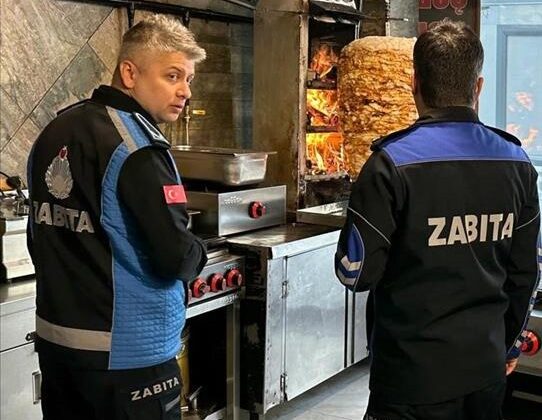 İnegöl Belediyesi Zabıtası’ndan döner salonlarına denetim