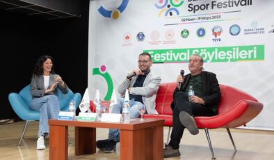 Erke Tümer ve Erdal Hoş, Bursa’da öğrencilerle bir araya geldi
