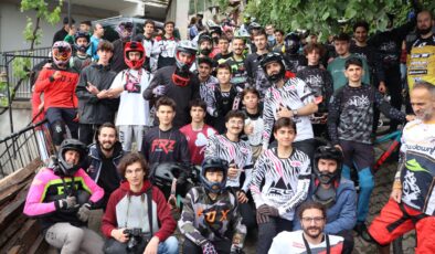 Bursa’da Türkiye’nin ilk ‘Urban Downhill’ yarışı nefesleri kesti
