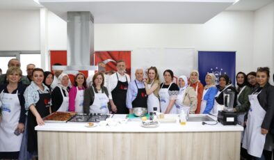Sağlıklı yaşam için Bozbey çifti mutfakta salata yaptı