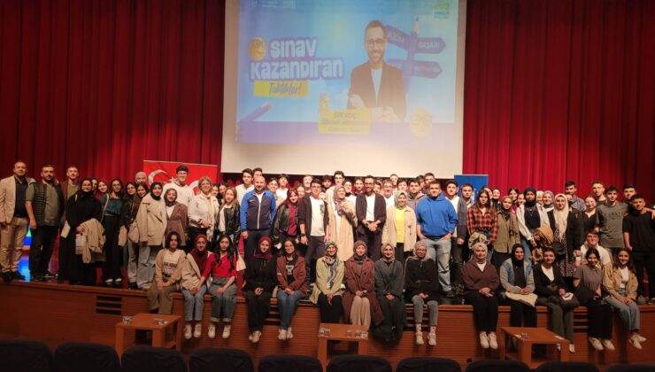 Gri Koç, Bursa’da “Sınav Kazandıran Taktikler”i anlattı