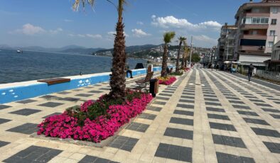 Bursa, Büyükşehir’in çiçeklendirme çalışmalarıyla yeniden canlanıyor