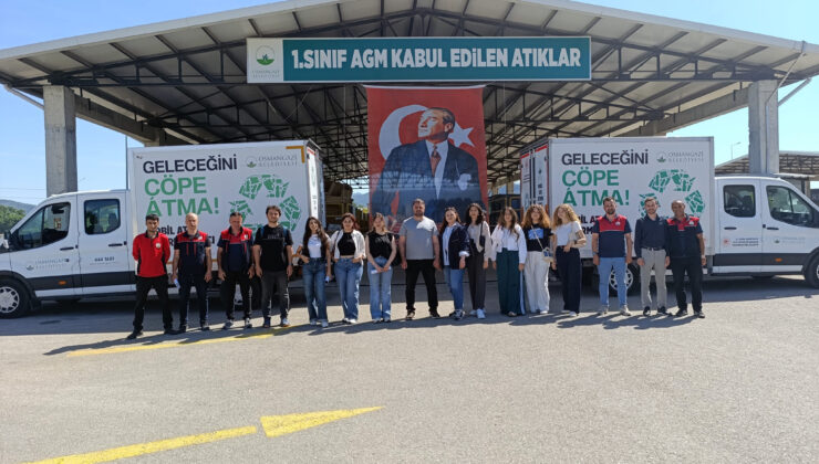 Öğrenciler kapı kapı dolaşılarak halka çevre bilinci kazandırıyor