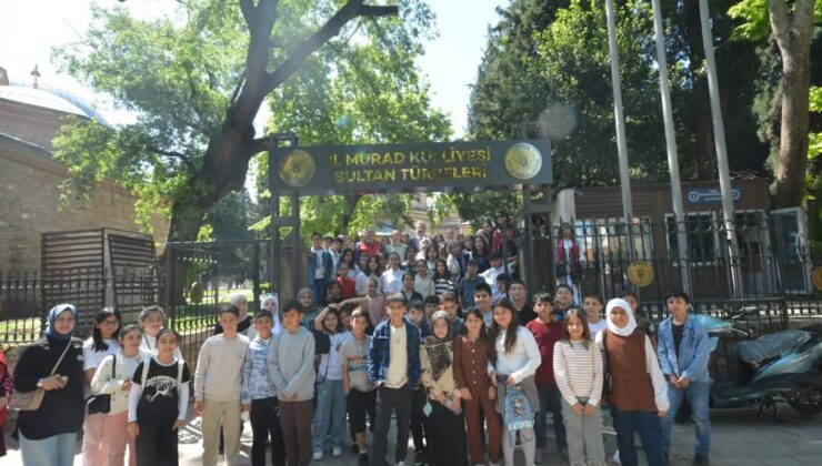 Tarihle iç içe bir gün: Bursa’da öğrencilere vakıf etkinliği