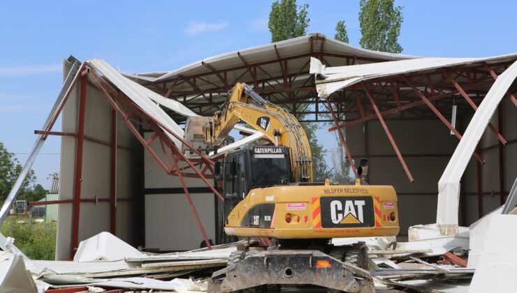 Nilüfer Belediyesi’nden kaçak fabrikaya yıkım