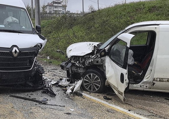 İnegöl’de servis minibüsü kaza yaptı: Çok sayıda yaralı