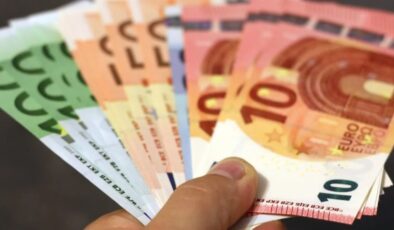 Dolar ve euro haftaya yatay seyirle başladı