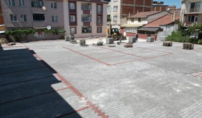 İnegöl’ün Çıkmaz Sokakları Ücretsiz Otoparka Dönüşüyor