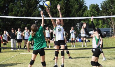 Osmangazi’den kız çocuklarına Mini Voleybol şenliği