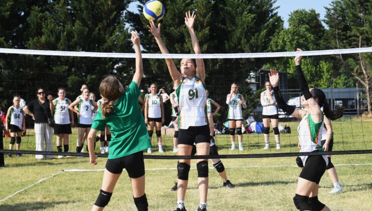 Osmangazi’den kız çocuklarına Mini Voleybol şenliği