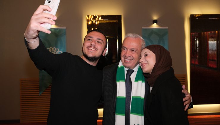Şadi Özdemir üniversiteli gençlerle buluştu