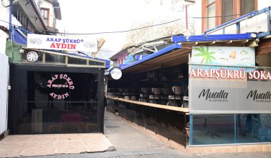 Arap Şükrü Sokağı’nda esnaf ve belediye iş birliğiyle söküm çalışması