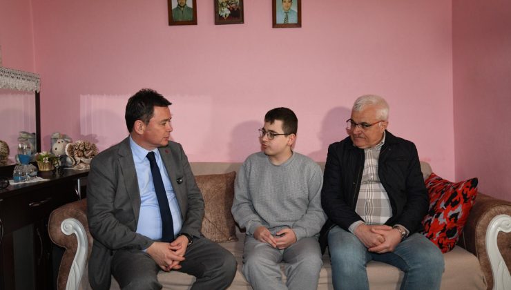 Osmangazi’de gönülleri ısıtan doğum günü ziyareti