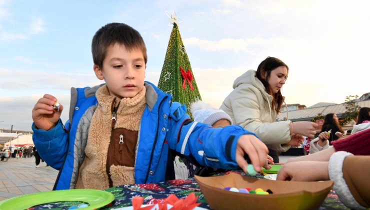 Bursalılar yeni yılı Osmangazi Meydanı’nda karşılıyor