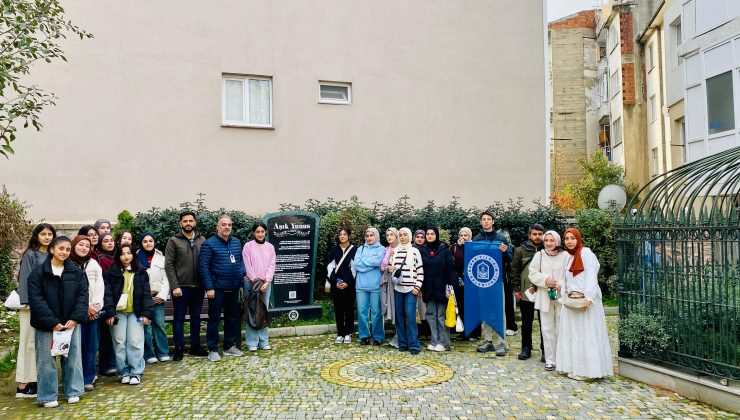 Adım Adım Kadim Bursa ile gençler tarih yolculuğuna çıkıyor