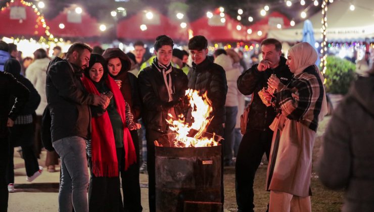 Yeni yıl coşkusu Bursa Yeni Yıl Meydanı’nı doldurdu