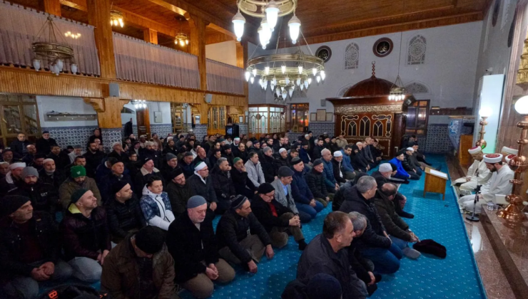İnegöl’de 2026’nın ilk sabah namazı Kasım Efendi Camii’nde kılındı